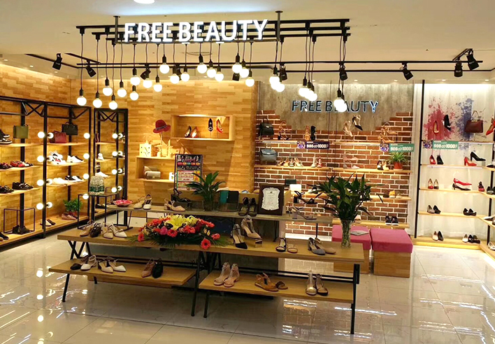 商店招牌對(duì)消費(fèi)者的視覺(jué)刺激和心理影響是很重要的